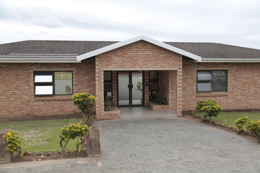 To Let commercial Property for Rent in Beacon Bay North Eastern Cape